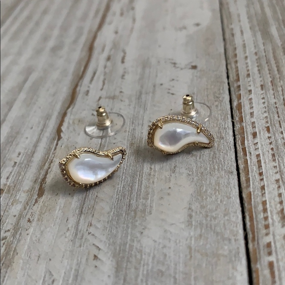 Kendra Scott Temple Stud Earrings Gold NEW - Picture 3 of 8